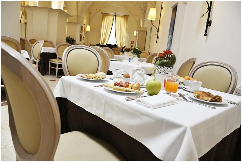 Ostuni Palace - Hotel Bistrot & Spa Екстер'єр фото